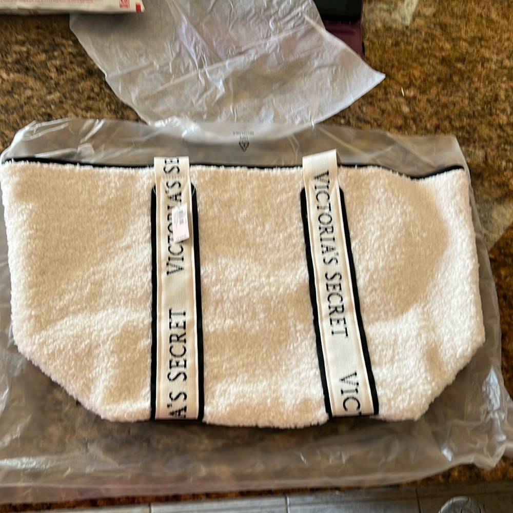 NWT Victoria Secret Sherpa Bag